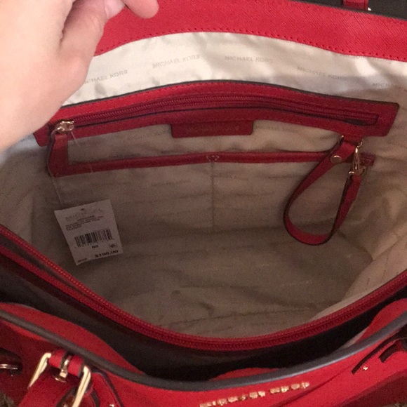 Red❤️ Michael Kors voyager bag - Picture 4 of 6